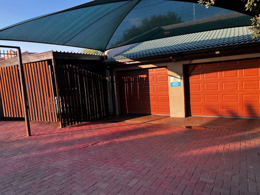 4 Bedroom Property for Sale in Pellissier Free State